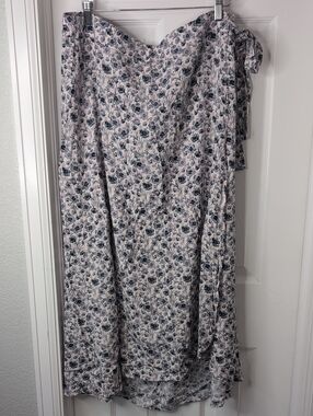 Maurices Floral Wrap Style  Midi Dress in Light Gray and Navy Floral Size XL